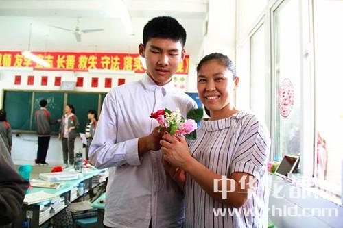 母親節(jié)，周口高中生這樣過(guò)！