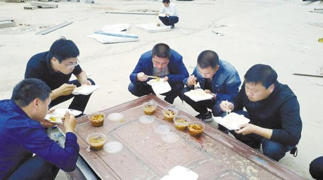 為了“創(chuàng)衛(wèi)”，他們蠻拼的