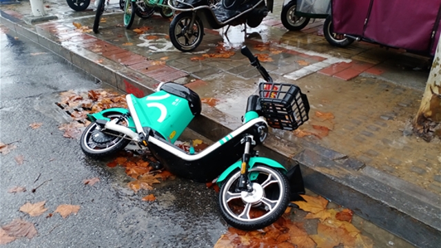請(qǐng)把車子放好吧！