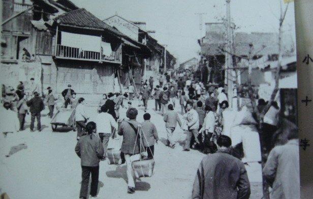 圖1：銅仁主城區(qū)舊景。銅仁日報(bào)社資料圖片.jpg